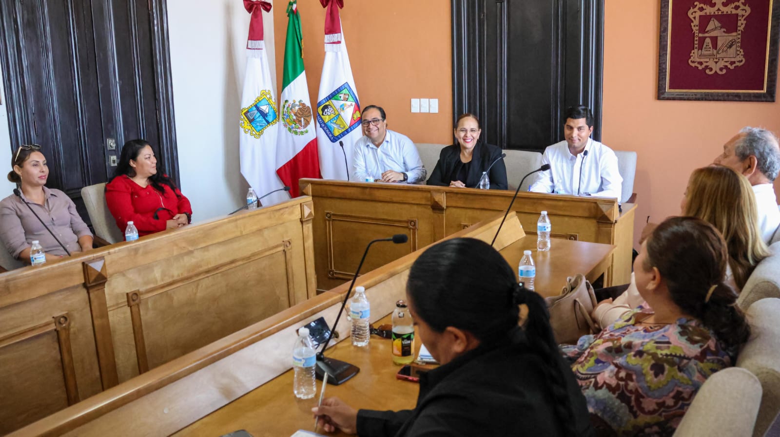 Atiende Karla Córdova peticiones para dar soluciones a comunidades guaymenses