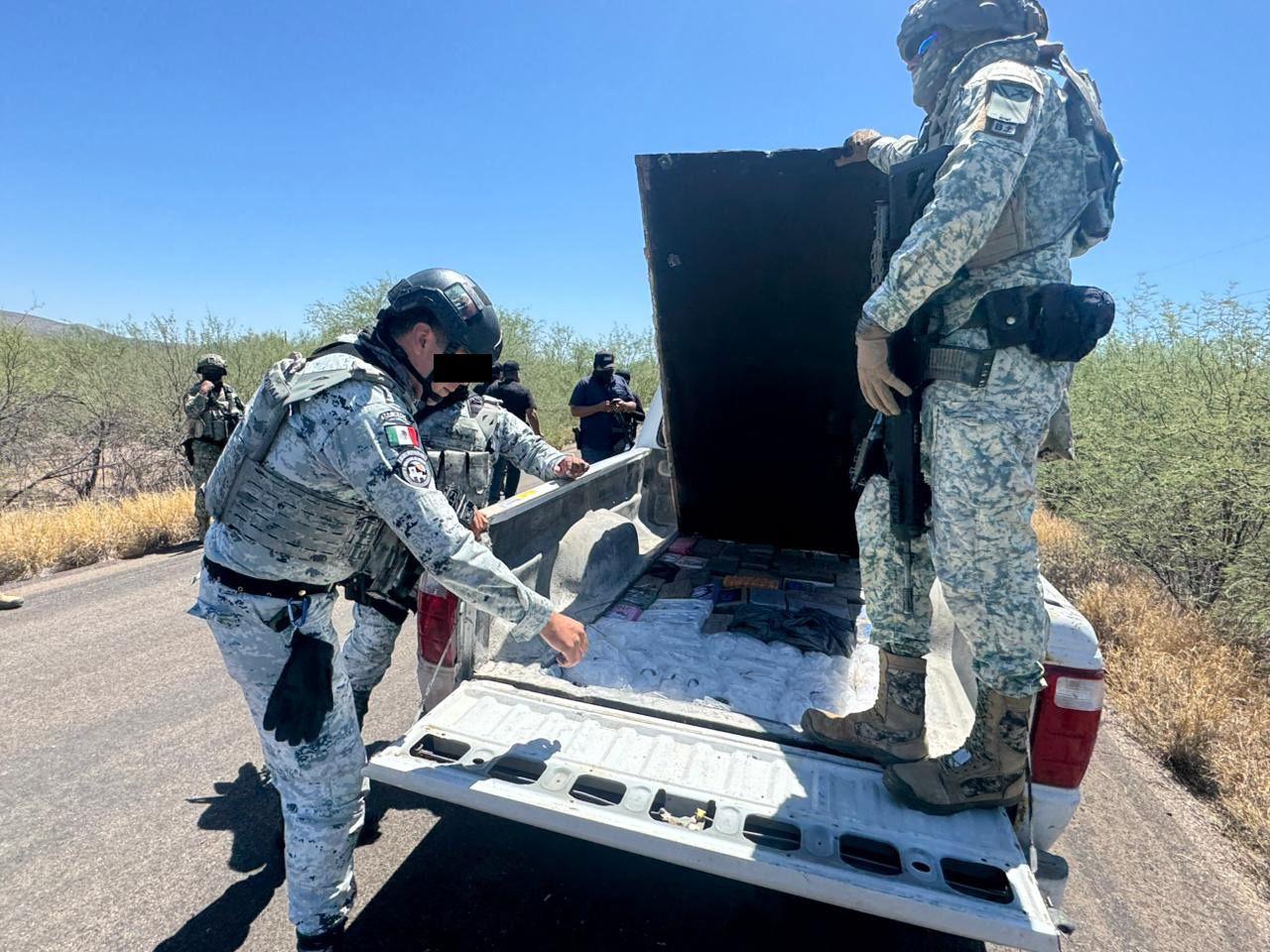 Aseguran Guardia Nacional y Ejército más de 102 kilos de droga y armamento en Sonora