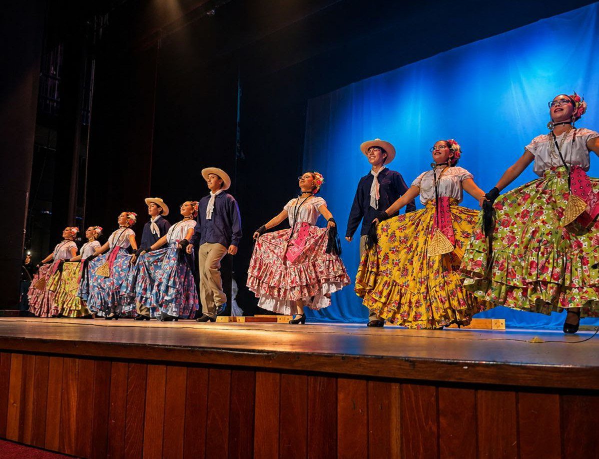 Reconoce Gobierno excelencia académica y cultural de estudiantes de Cobach