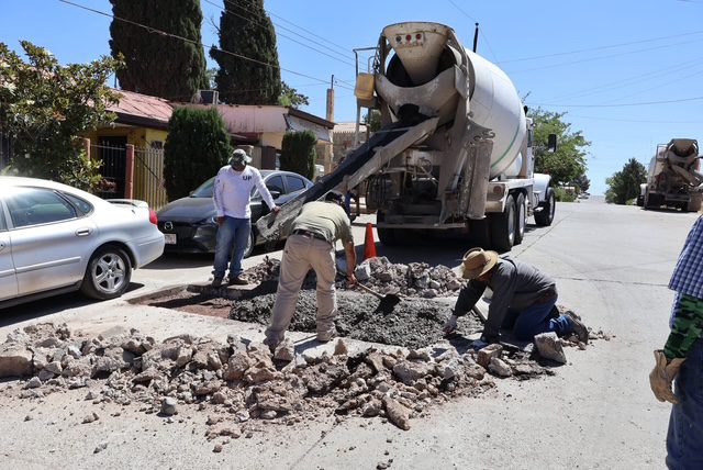 Realizan obras de rehabilitación en calles en Cananea