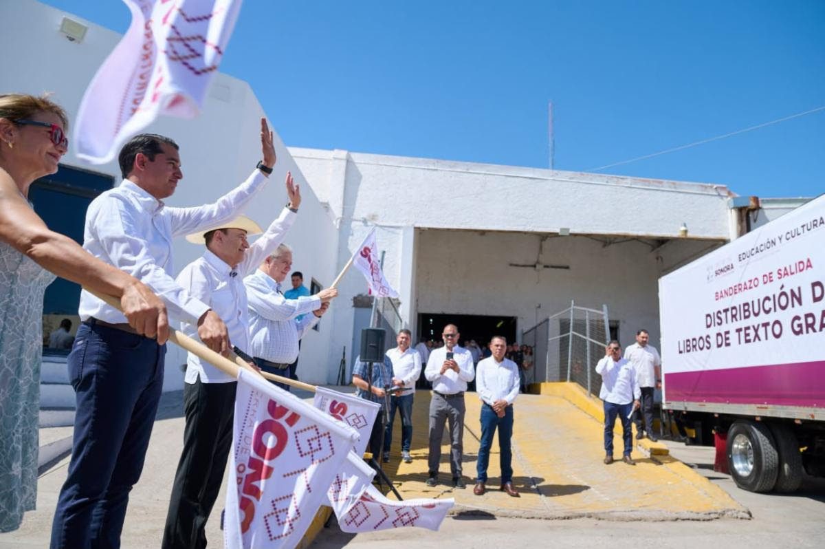 Inicia Durazo distribución de libros de texto en escuelas públicas