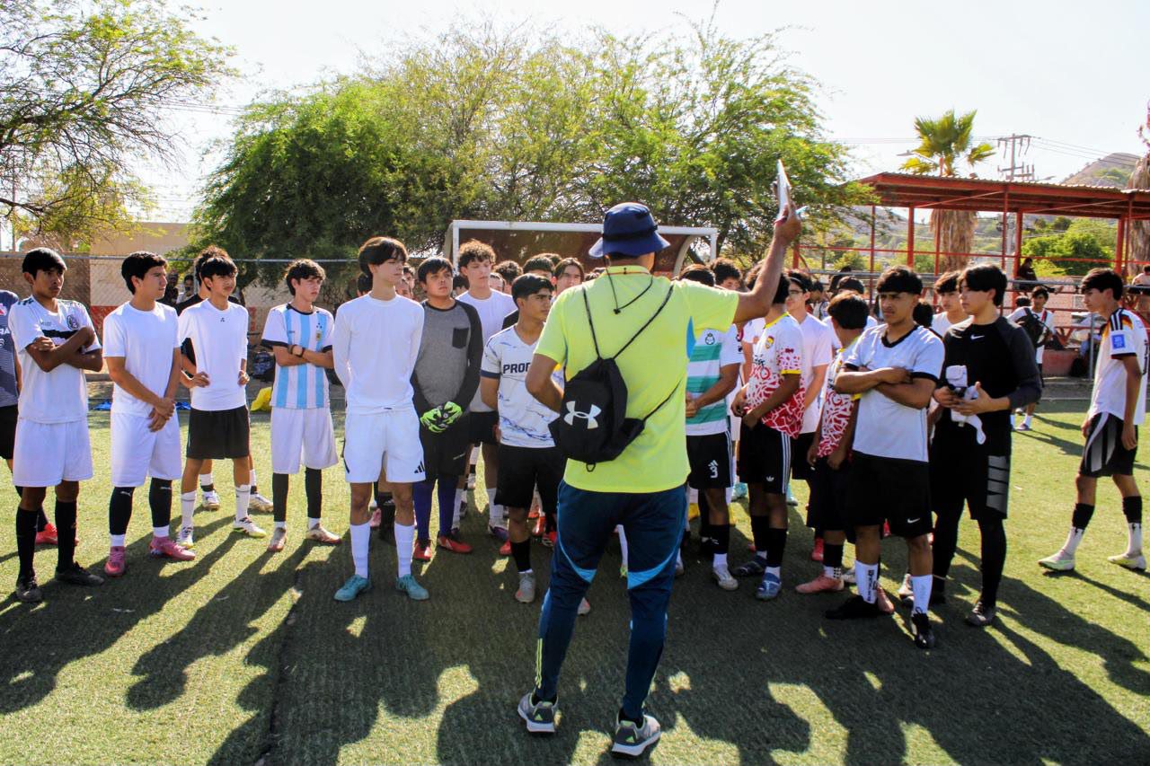 Abre Gobernador puertas al futbol profesional con visorías para jóvenes sonorenses